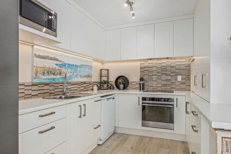 15/61a Birkdale Road Birkdale_7