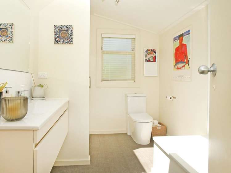 2 Herald Terrace Berhampore_11