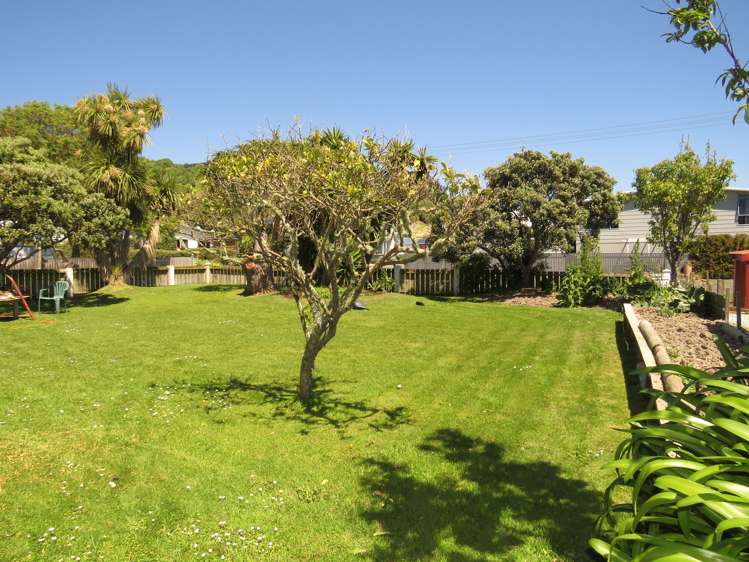 14 Lochiel Street Mahia Beach_18