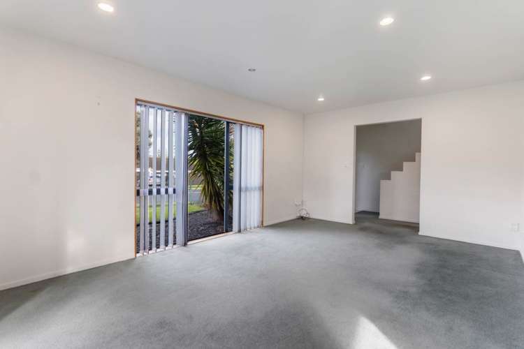 2/6 Eugenia Rise Totara Heights_17