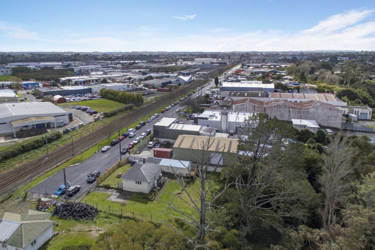 190 Railside Avenue Henderson_20