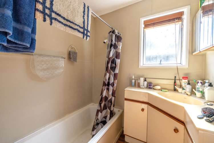 77 Ocean Road Surfdale_13