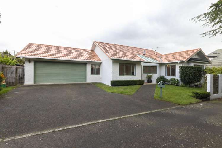 2 The Glen Hokowhitu_0