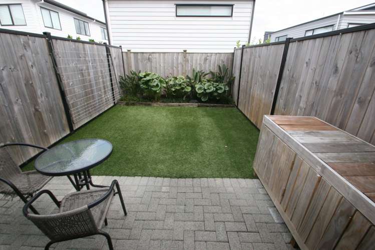 21 Treloar Crescent Hobsonville_11