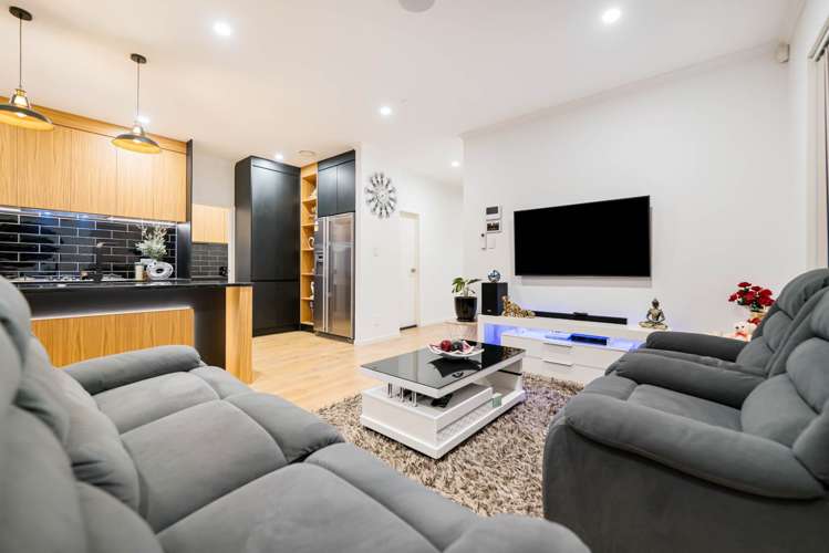 14 Matahae Drive Flat Bush_9