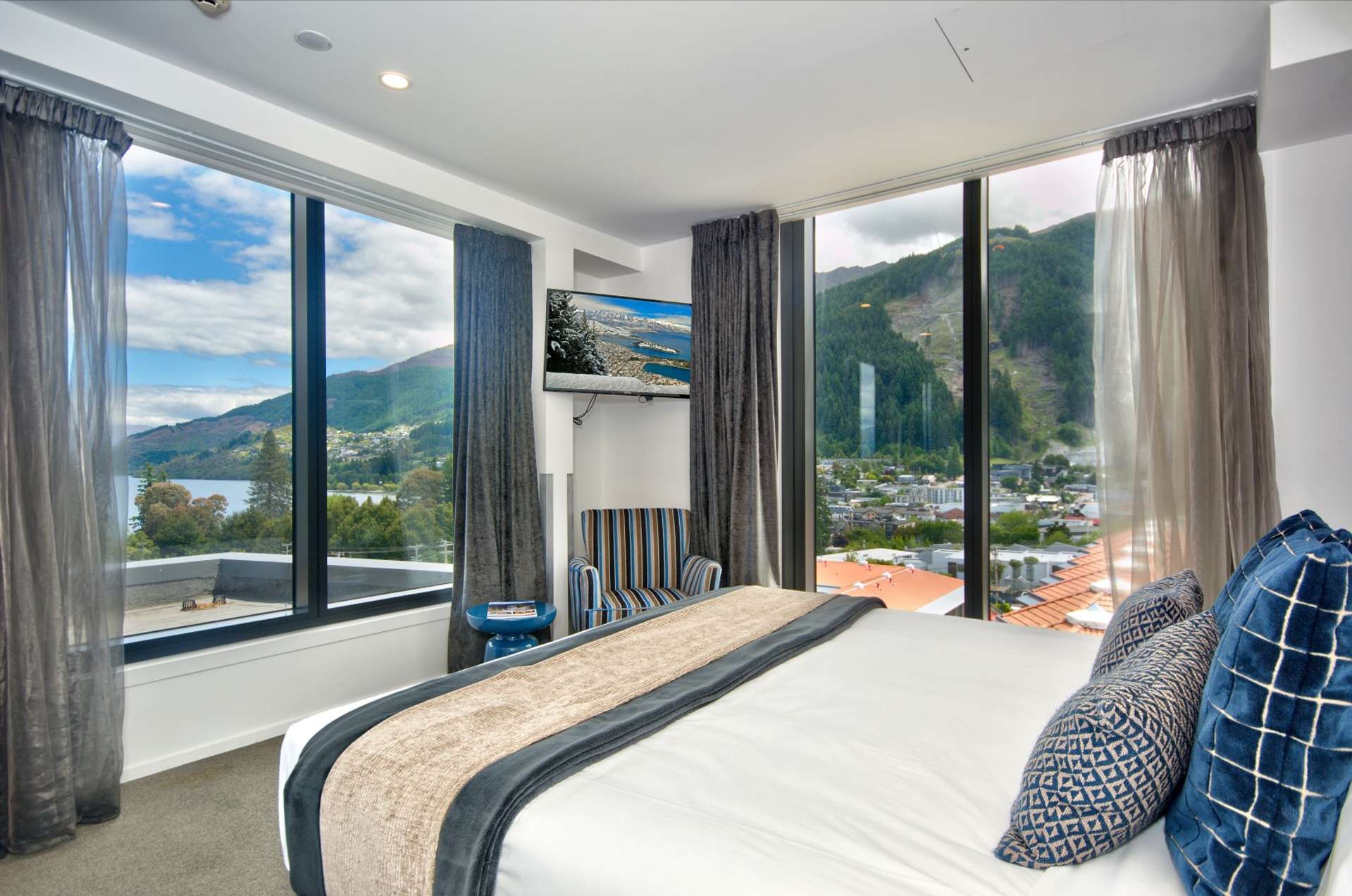 Unit 318 (Door 319), Ramada Queenstown, 18 Frankton Road Queenstown_0