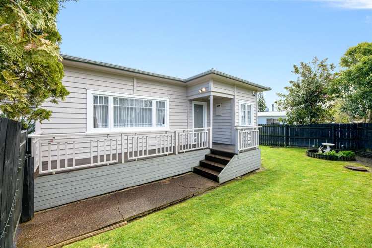 2 Bayside Avenue Te Atatu Peninsula_15