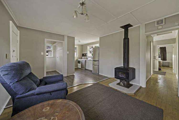 6 Carisbrooke Street Aranui_6