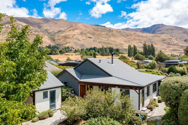 6 Meadowbrook Place Wanaka_1