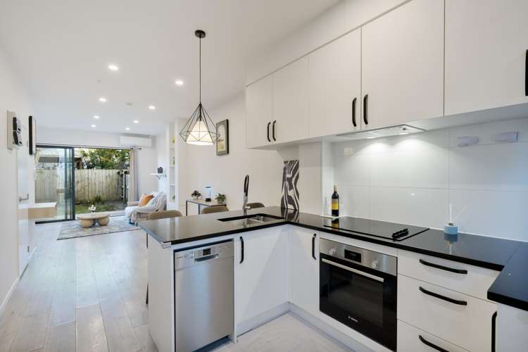 2/46 Te Kanawa Crescent Henderson_15