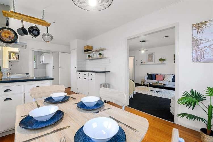 17 Pandora Avenue Westbrook_3