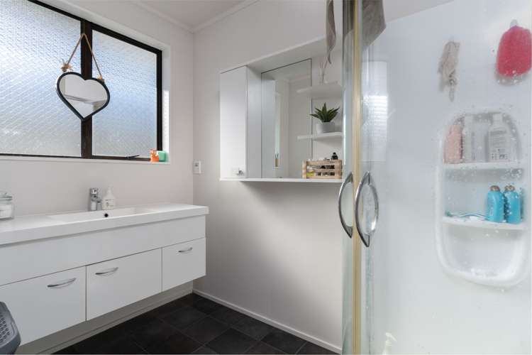 13 Alton Grove Masterton_10