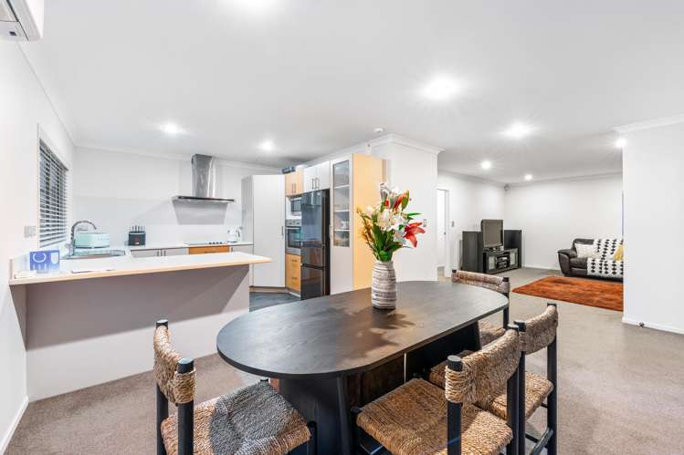 305 Royal Road Massey_10