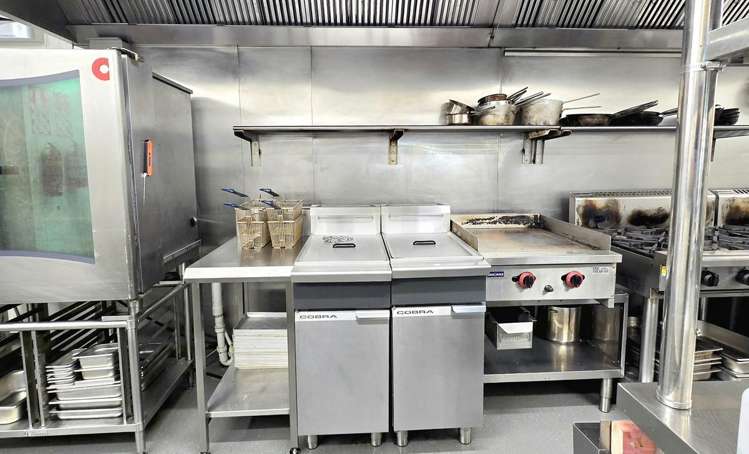 14 Show Place Addington_16