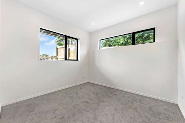 4-9/300 Great North Road Henderson_4