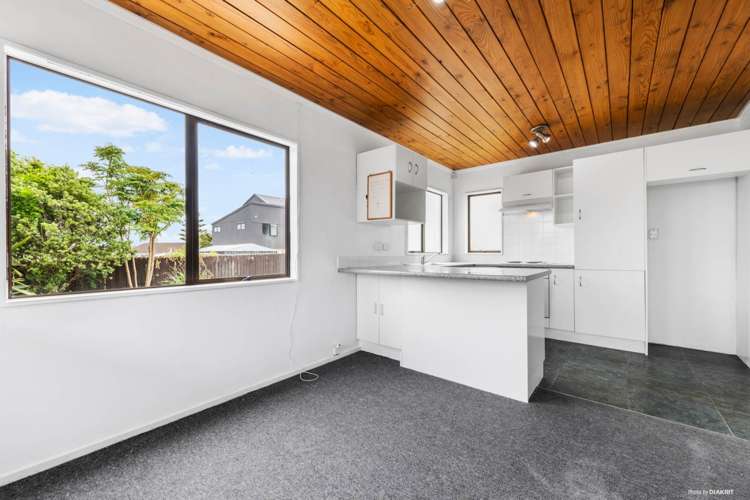 4/121 Bruce Mclaren Road Henderson_7