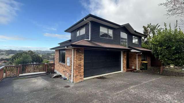 Stunning Split-Level 5-Bedroom Family Home in Sought-After Henderson