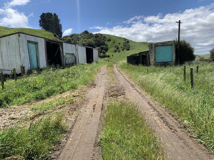 678 Bird Road Stratford_9