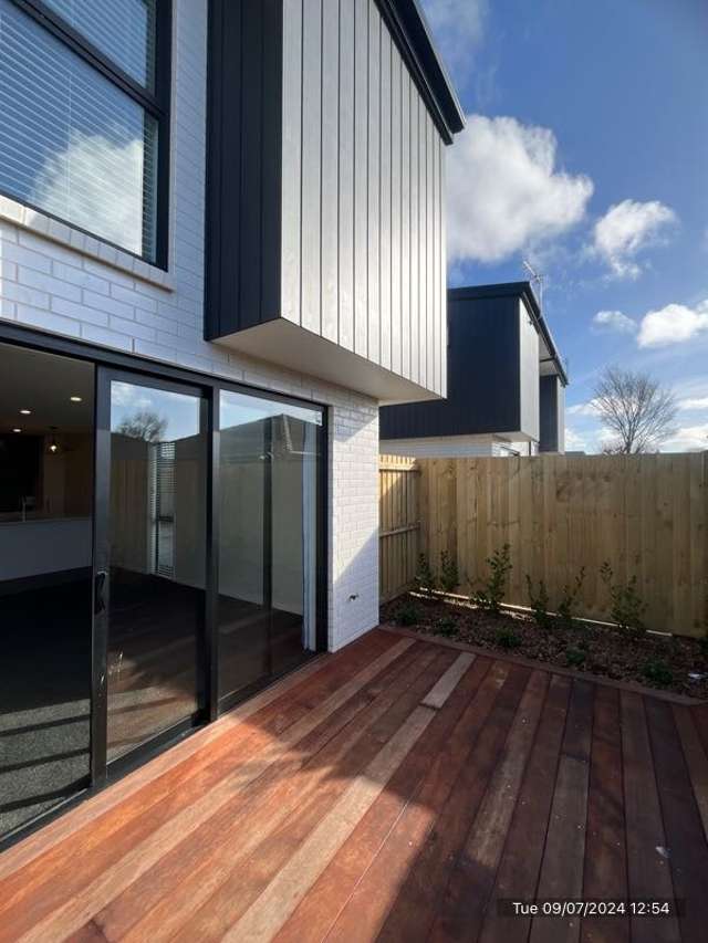 Beautiful Design – Near New Wychbury
