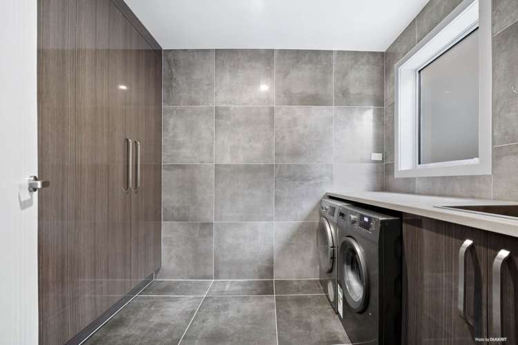 8 Marina Road Torbay_6