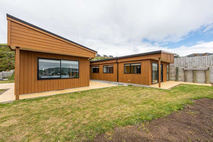 16 Red Beech Avenue Woodridge_20