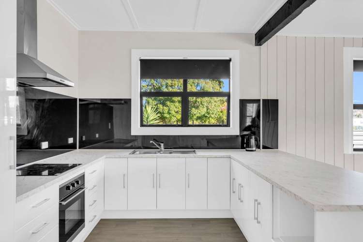 5 Banks Street Tolaga Bay_6