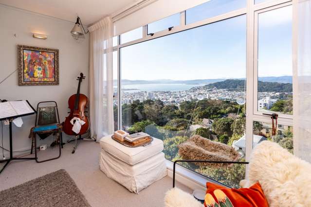 SUNNY PAD WITH SUBLIME VIEWS
