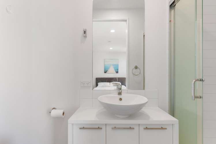 AA/12 The Boardwalk Freemans Bay_11