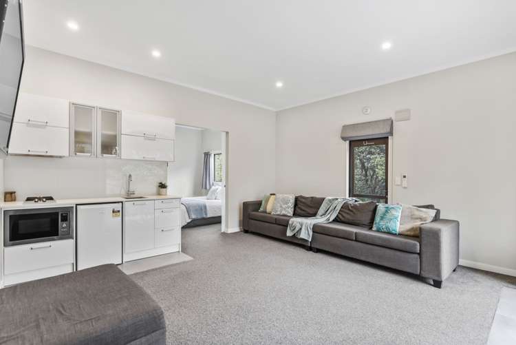 520 West Coast Road Oratia_24