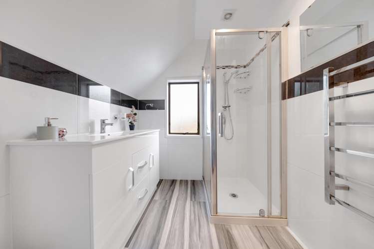 2/31 Challen Close Conifer Grove_15