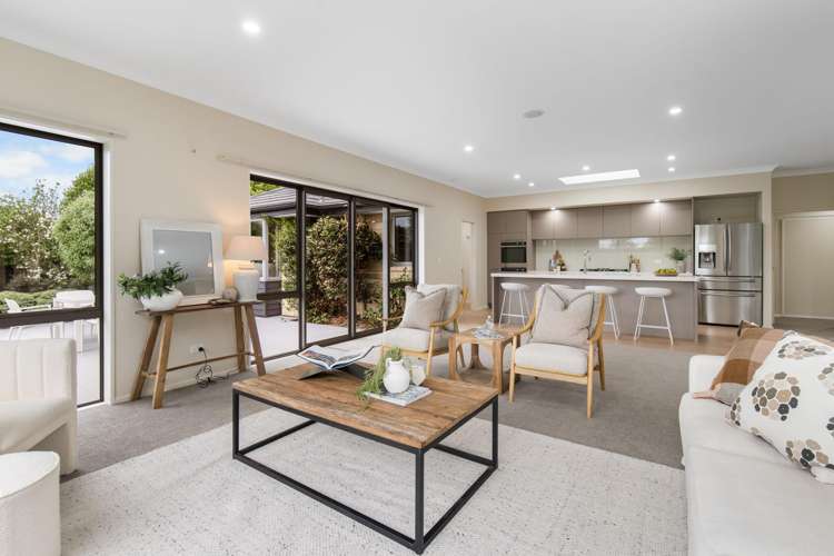 100 Mcmahon Drive Aidanfield_6