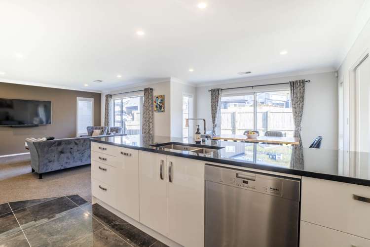 1 Hattersley Grove Churton Park_7