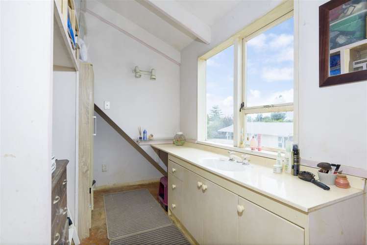 31 Cobham Crescent Kelston_7