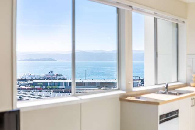SUN-SOAKED CITY-FRINGE LIVING WITH SEA VIEWS
