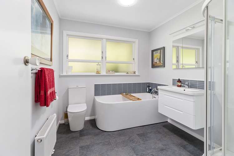 8 Lethenty Way Karori_12