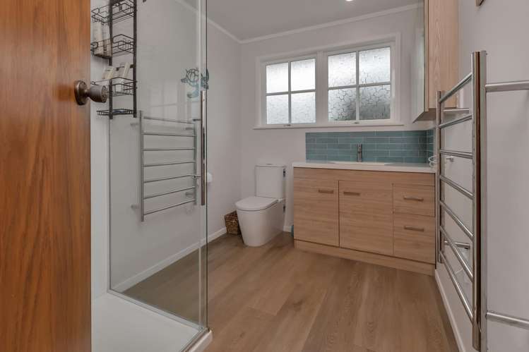 31 Clotworthy Crescent Onerahi_12