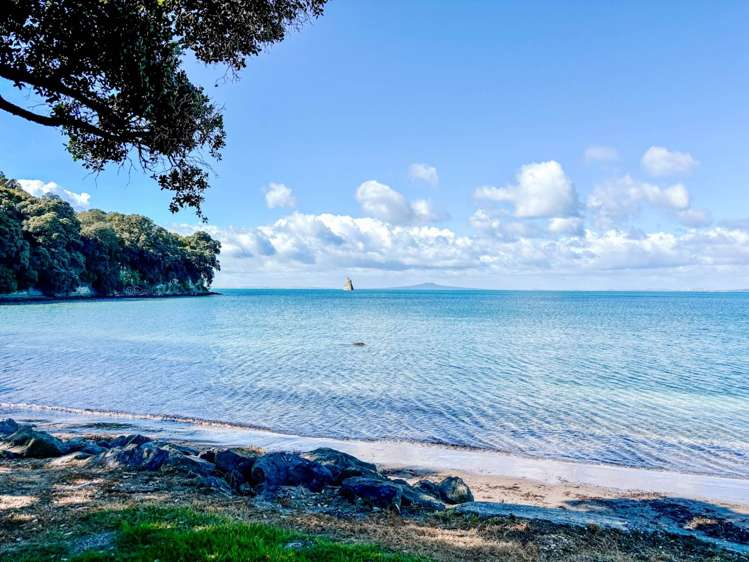 15 Zita Avenue Matakatia Bay_22