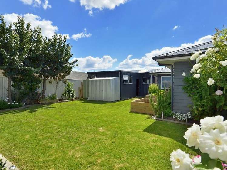 22 Pohutukawa Grove Lytton West_16
