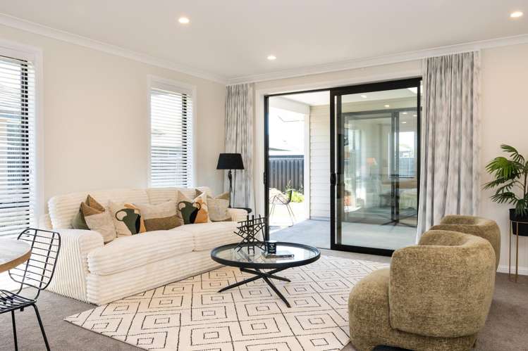 52 Read Crescent, LOMBARDY, Willowbrook Community Clive_2