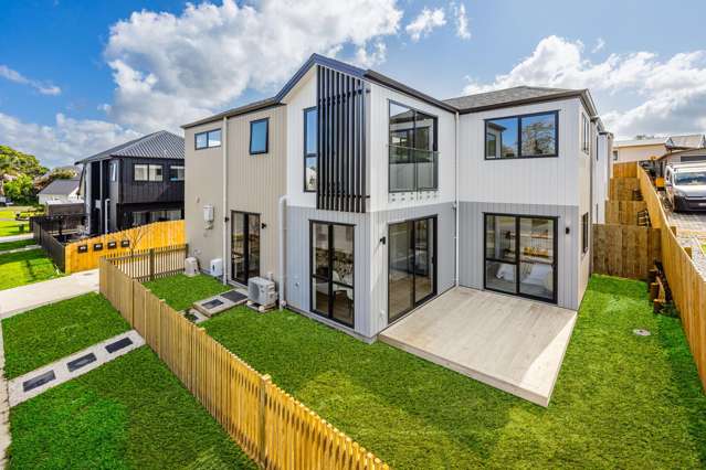 Brand New 4 Bedrooms Home in Bucklands Beach