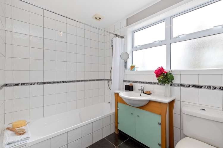 42 Philomel Crescent Bayswater_13