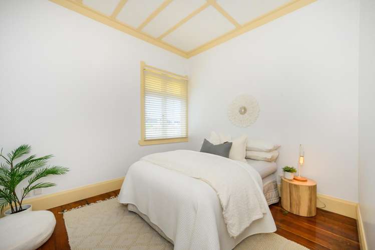 123 Riverside Drive Parahaki_10