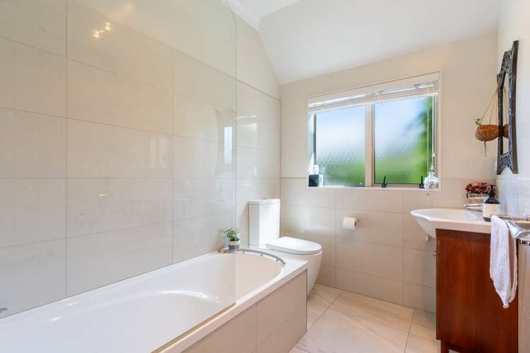 66 The Drive Paraparaumu Beach_24