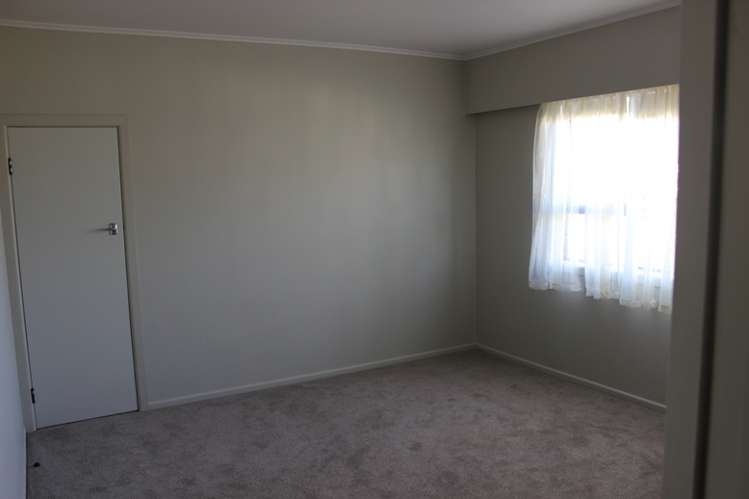 19 Kirrie Avenue Te Atatu South_12