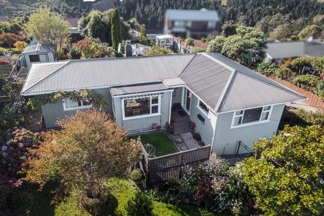 IMMACULATE PROPERTY, GREAT VIEWS!