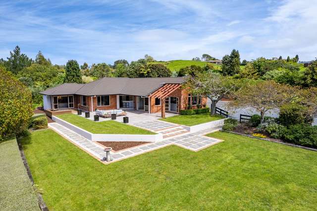 ELEGANT COUNTRY LUXURY MINUTES FROM THE CITY