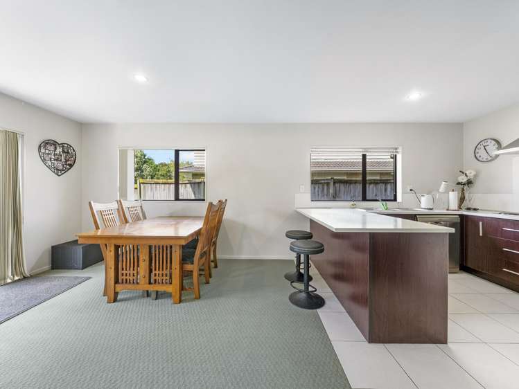 33 Riverglade Parkway Te Atatu South_11