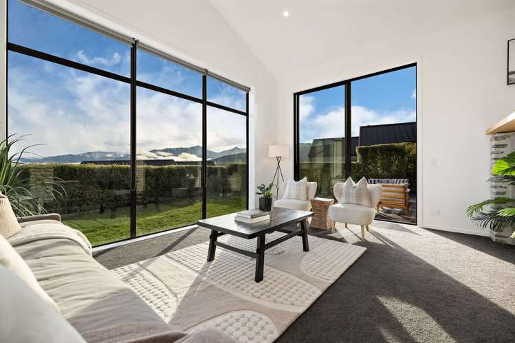 13 Falconer Rise Jacks Point_0