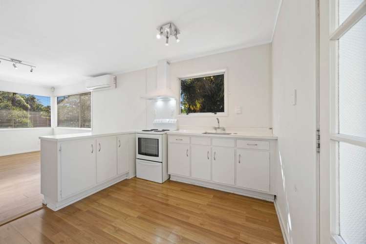 1/9a De Val Drive Titirangi_4