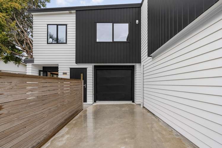 15A Rowe Parade Wainuiomata_20